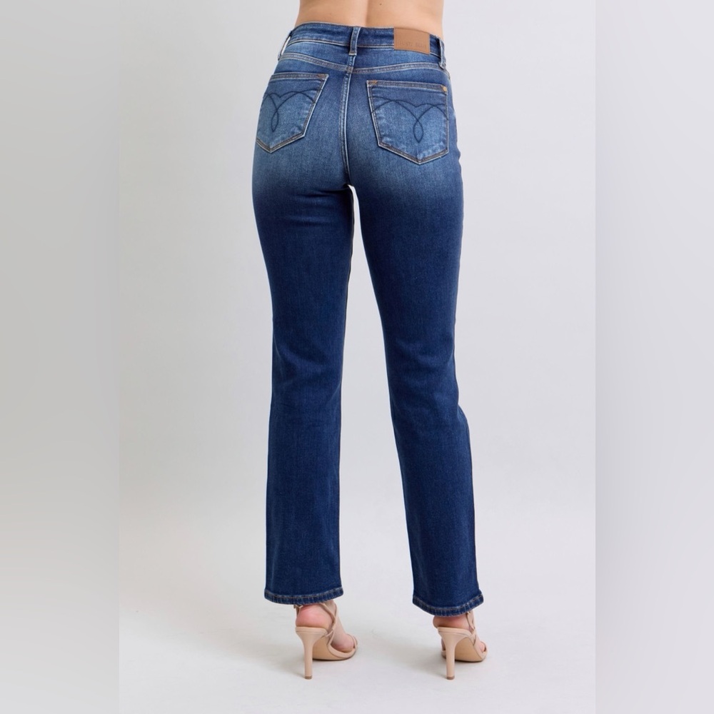Judy Blue Medium Washed Straight Leg Jeans with Pockets - Picture 3 of 10
